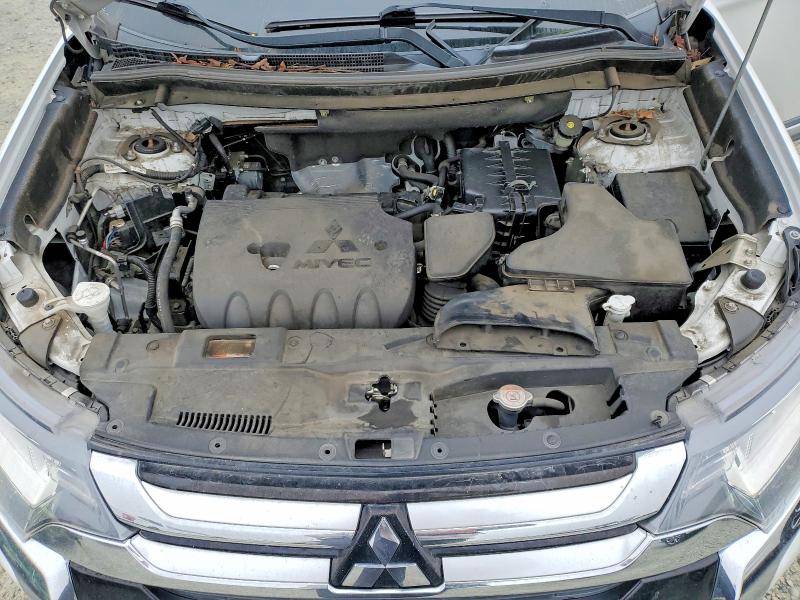 Фото 12 - MITSUBISHI OUTLANDER