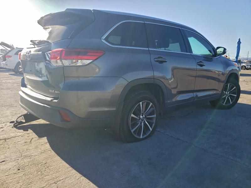 Фото 3 - TOYOTA HIGHLANDER