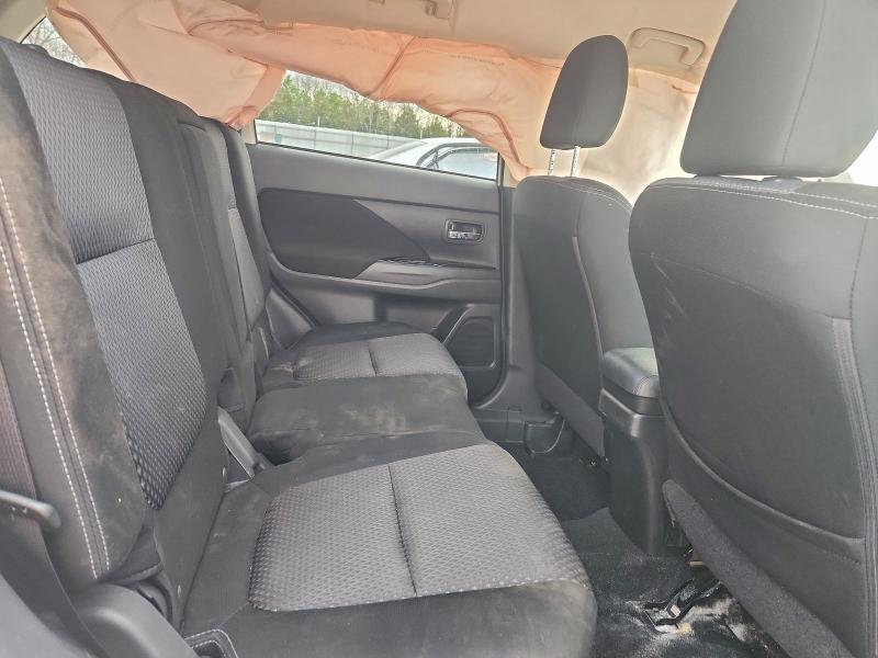 Фото 11 - MITSUBISHI OUTLANDER