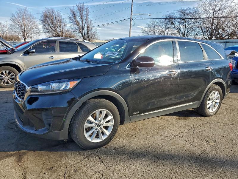 Фото 1 - KIA SORENTO