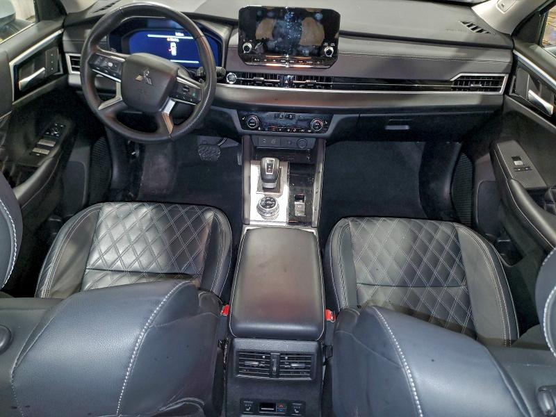 Фото 8 - MITSUBISHI OUTLANDER