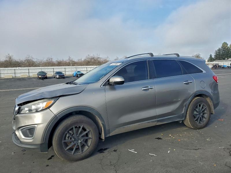 Фото 1 - KIA SORENTO