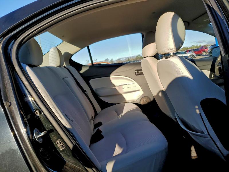 Фото 10 - MITSUBISHI MIRAGE