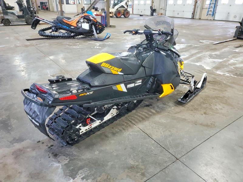 Фото 4 - SKI-DOO SNOWMOBILE