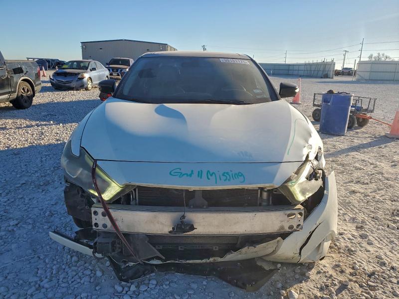 Фото 5 - NISSAN MAXIMA