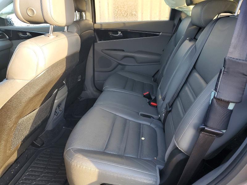 Фото 11 - KIA SORENTO