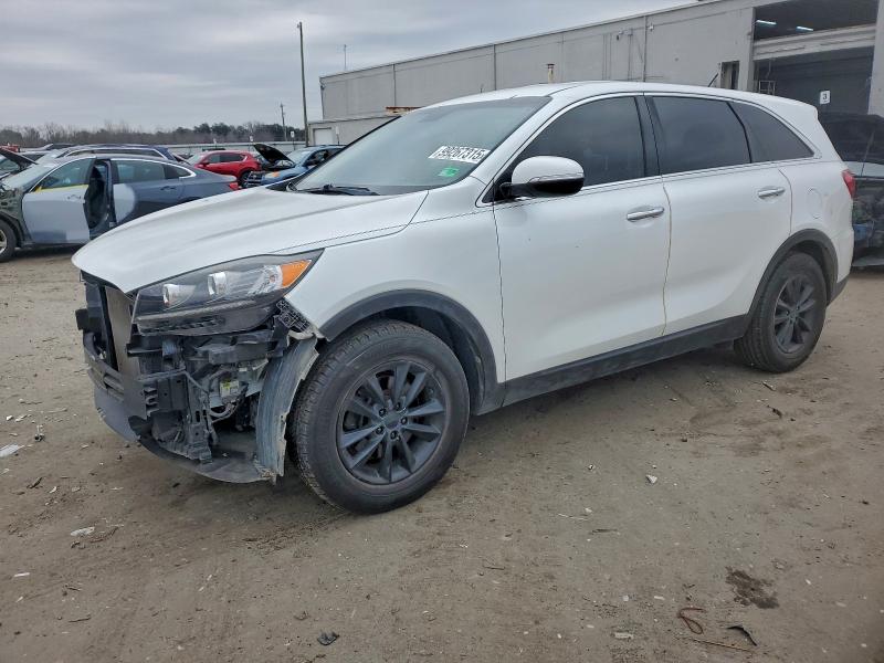 Фото 1 - KIA SORENTO
