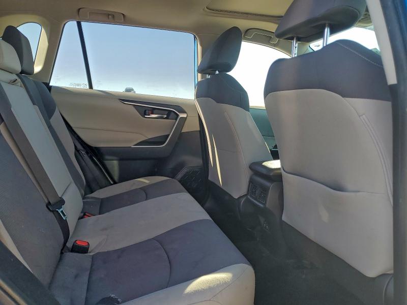 Фото 11 - TOYOTA RAV4