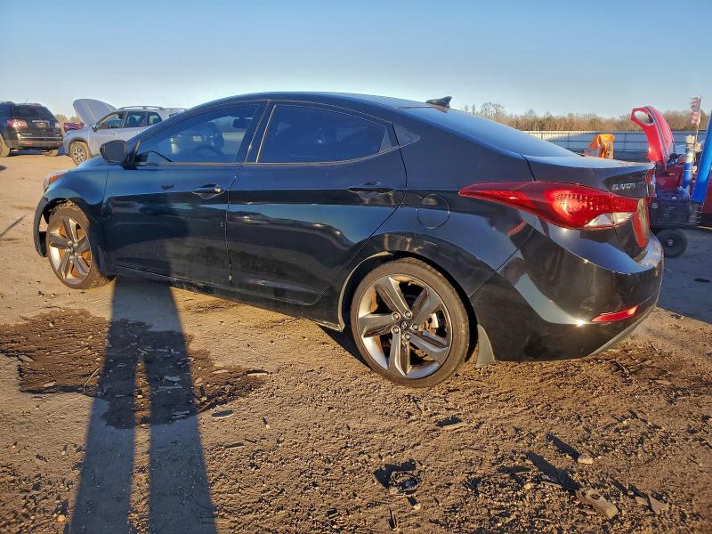 Фото 2 - HYUNDAI ELANTRA