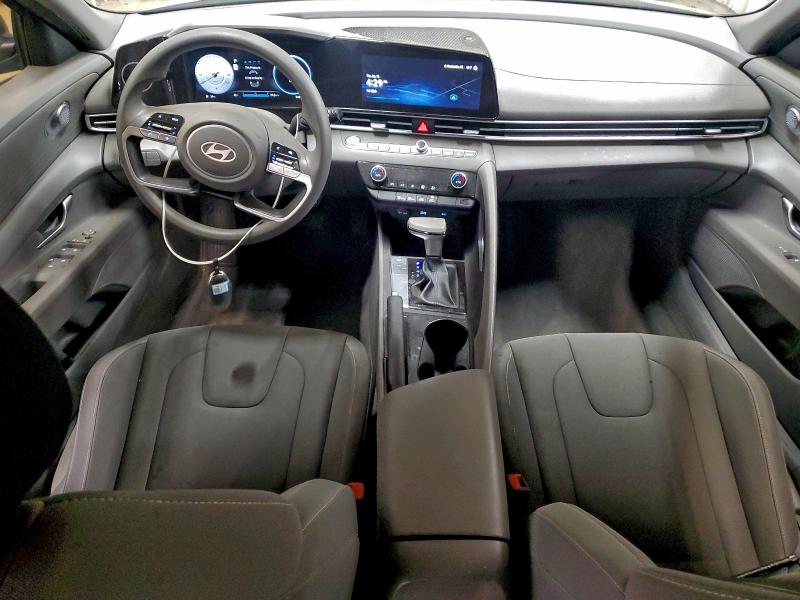 Фото 8 - HYUNDAI ELANTRA