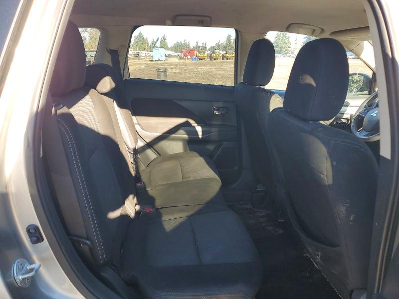 Фото 10 - MITSUBISHI OUTLANDER