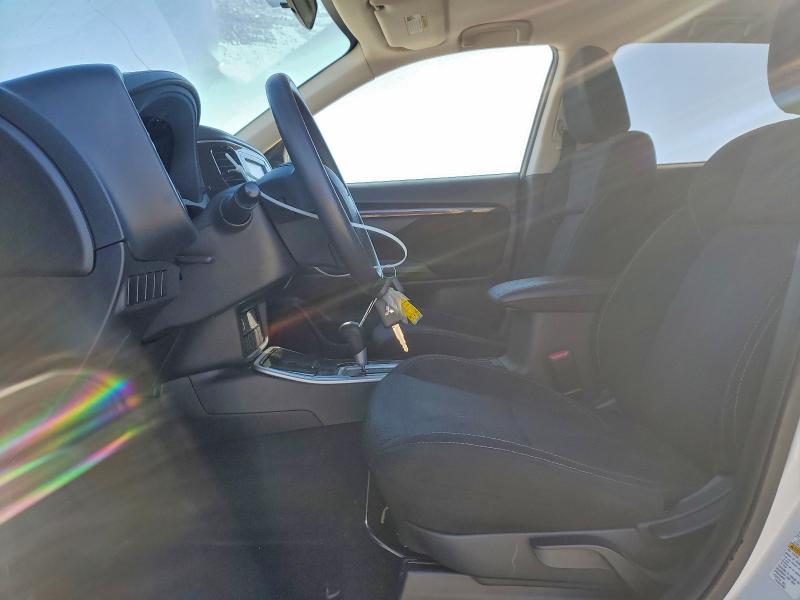 Фото 7 - MITSUBISHI OUTLANDER