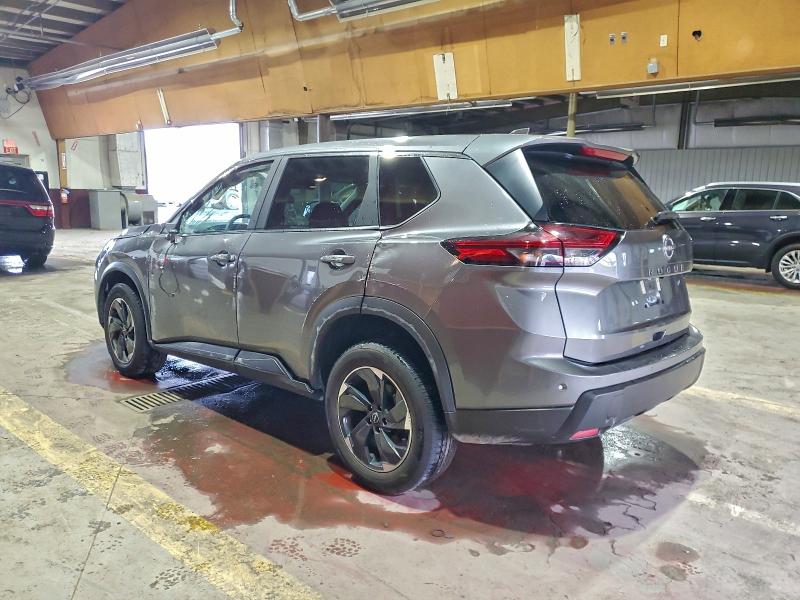 Фото 2 - NISSAN ROGUE