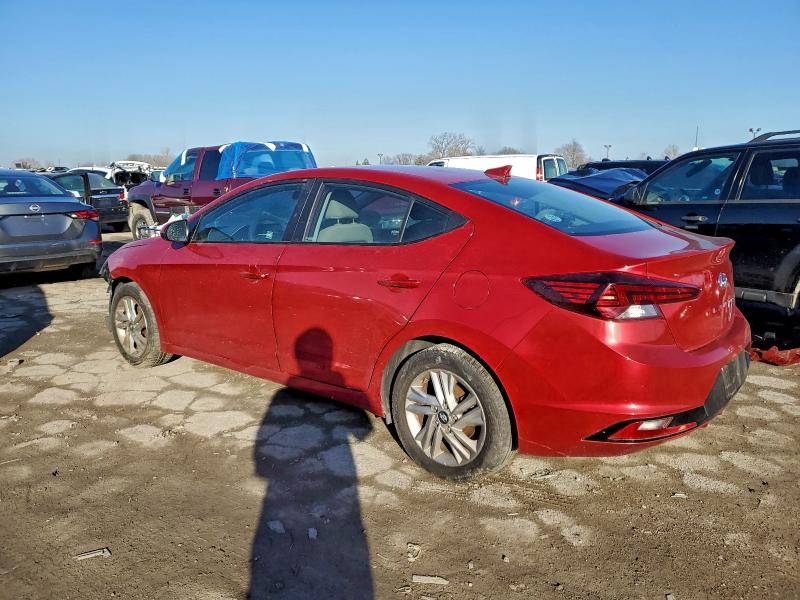 Фото 2 - HYUNDAI ELANTRA