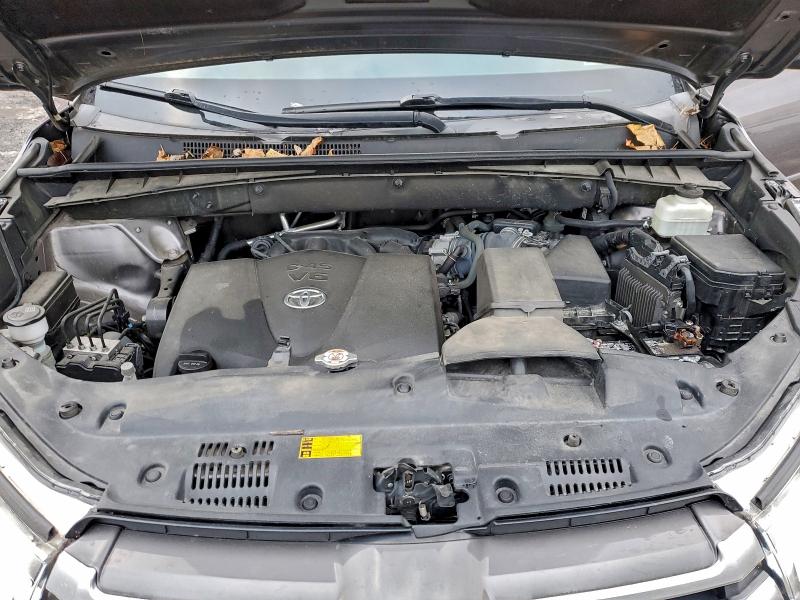 Фото 12 - TOYOTA HIGHLANDER