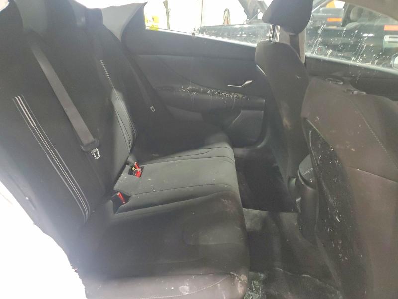 Фото 10 - HYUNDAI ELANTRA