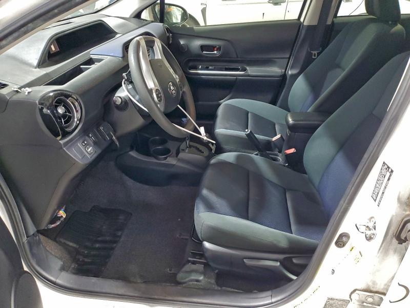 Фото 7 - TOYOTA PRIUS