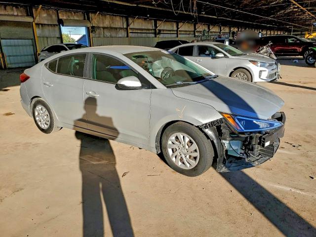 Фото 4 - HYUNDAI ELANTRA