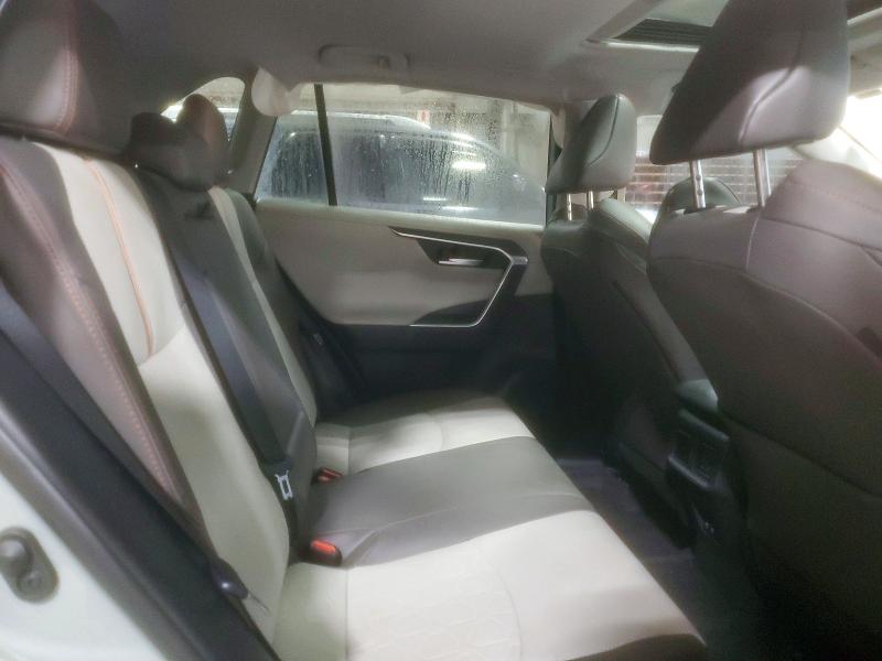 Фото 10 - TOYOTA RAV4