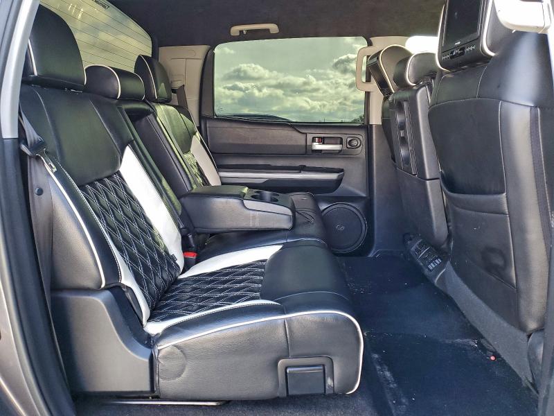 Фото 10 - TOYOTA TUNDRA