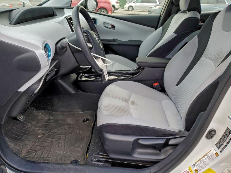 Фото 7 - TOYOTA PRIUS