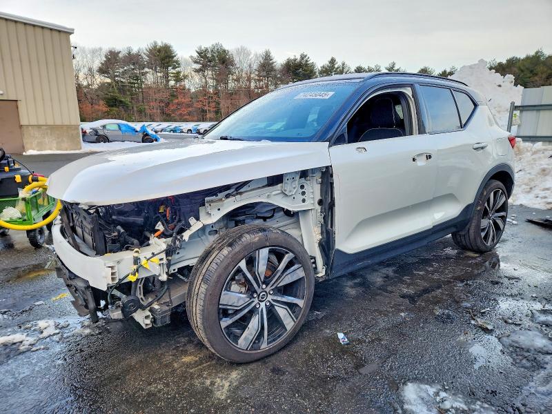 Фото 1 - VOLVO XC40