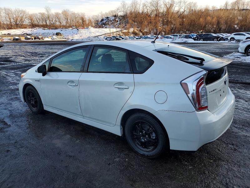 Фото 2 - TOYOTA PRIUS