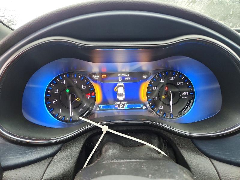 Фото 9 - CHRYSLER 200