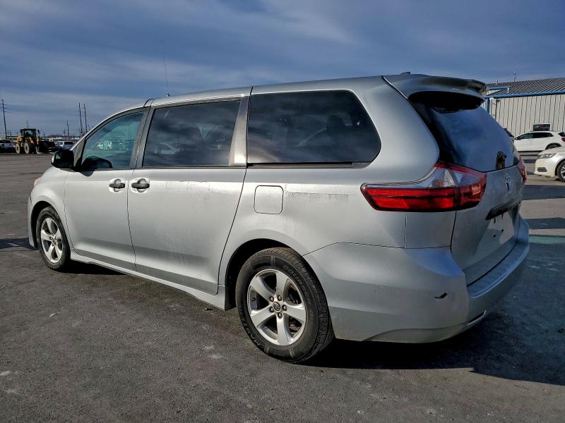 Фото 2 - TOYOTA SIENNA