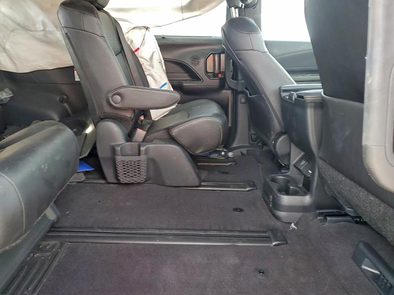 Фото 10 - TOYOTA SIENNA