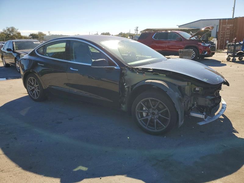 Фото 4 - TESLA MODEL 3