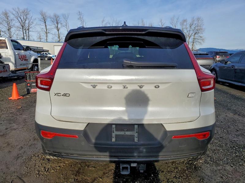 Фото 6 - VOLVO XC40