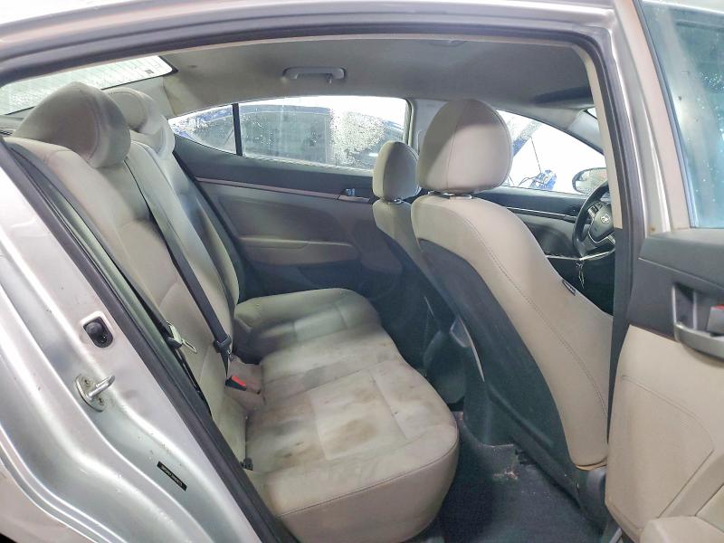 Фото 10 - HYUNDAI ELANTRA