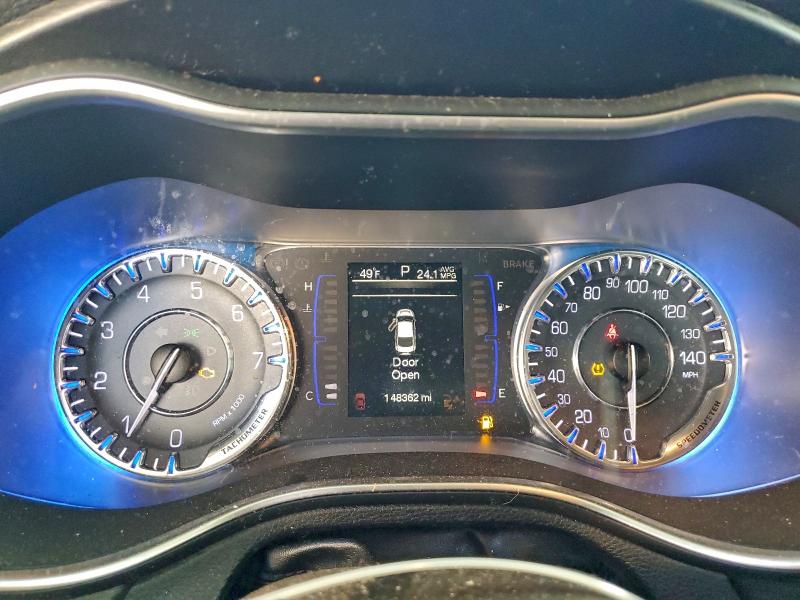 Фото 9 - CHRYSLER 200