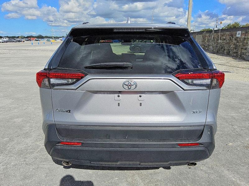 Фото 6 - TOYOTA RAV4