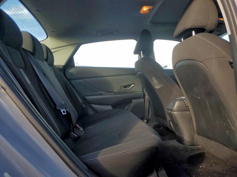 Фото 10 - HYUNDAI ELANTRA