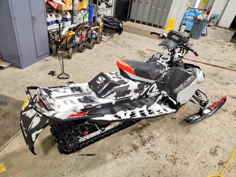 SKI-DOO SNOWMOBILE 2022