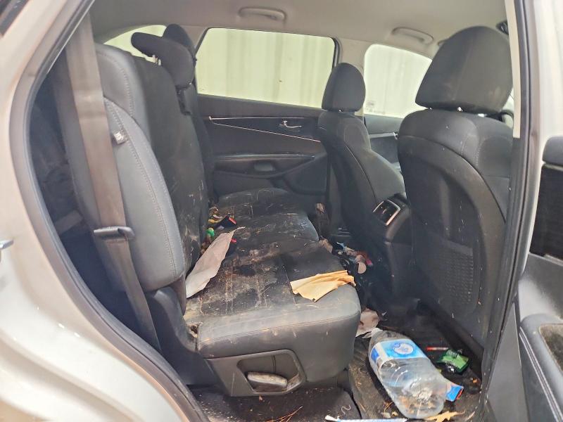 Фото 11 - KIA SORENTO