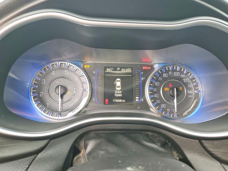 Фото 9 - CHRYSLER 200