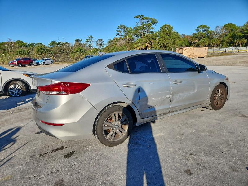 Фото 3 - HYUNDAI ELANTRA