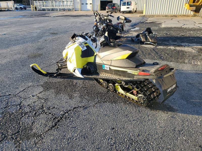 2015 SKI-DOO REV