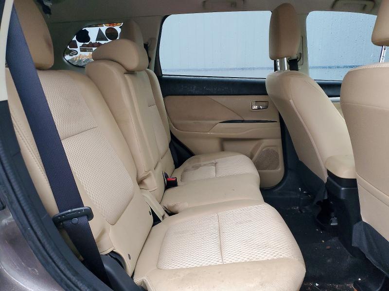 Фото 11 - MITSUBISHI OUTLANDER