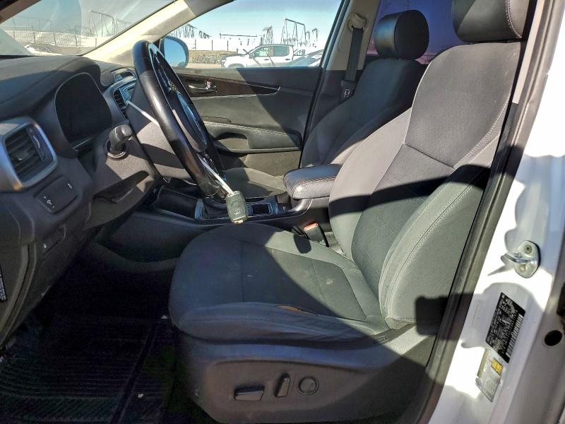 Фото 7 - KIA SORENTO