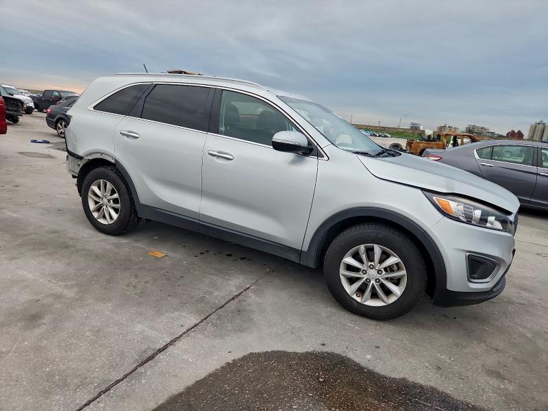 Фото 4 - KIA SORENTO