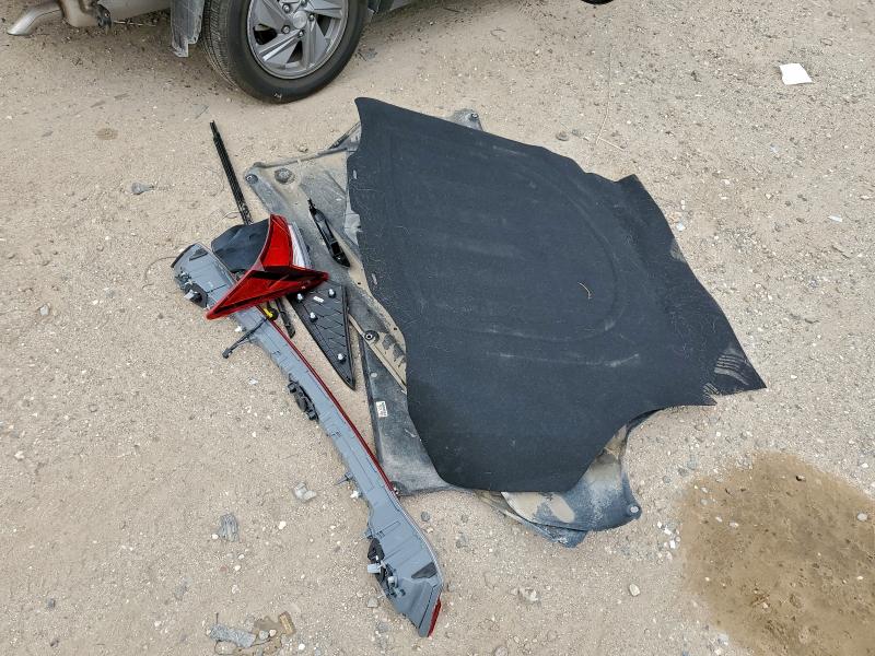 Фото 12 - HYUNDAI ELANTRA