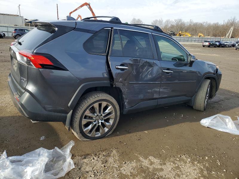 Фото 3 - TOYOTA RAV4