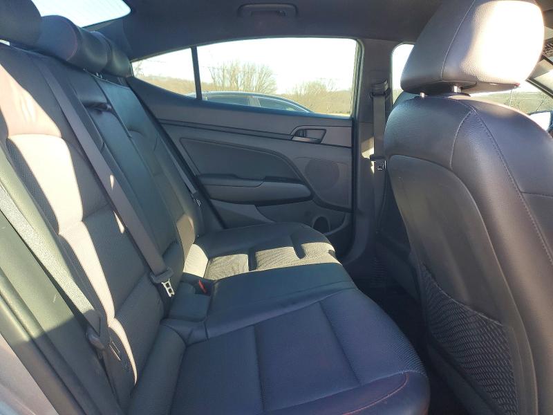 Фото 10 - HYUNDAI ELANTRA