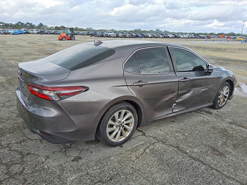 Фото 3 - TOYOTA CAMRY