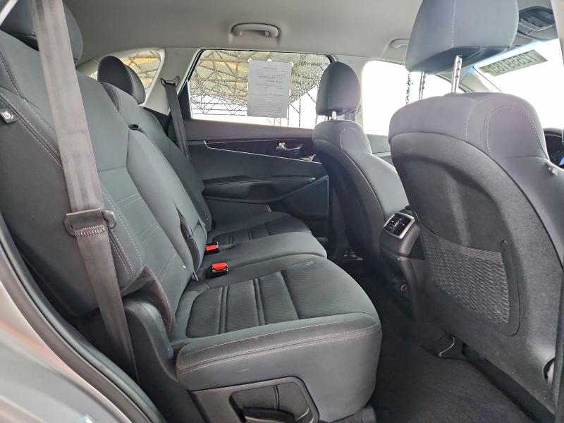 Фото 11 - KIA SORENTO