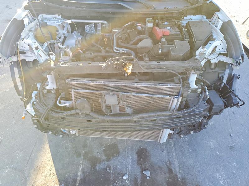 Фото 12 - NISSAN ROGUE